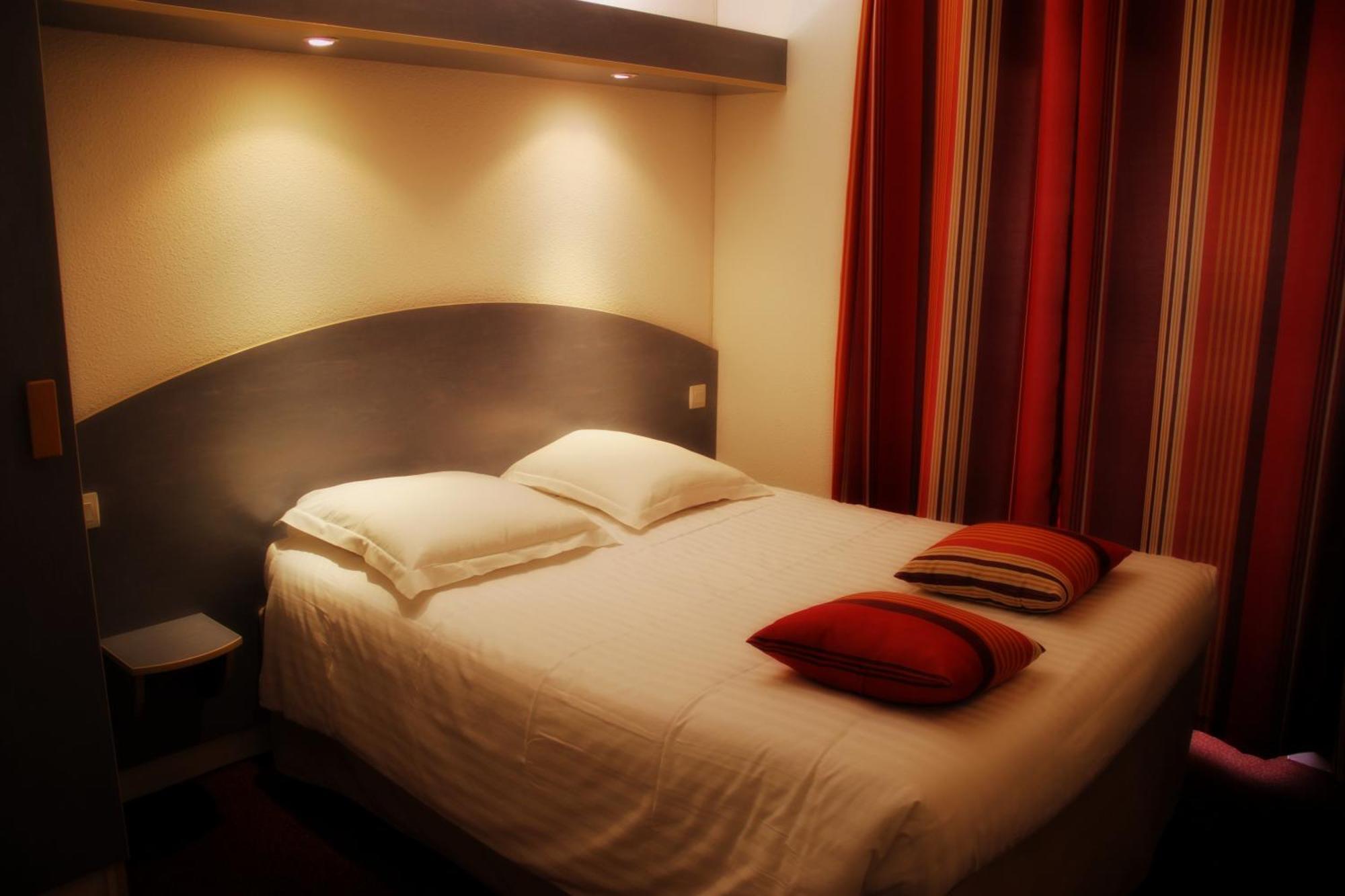 Agape Hotel Niort- ベシーヌ エクステリア 写真