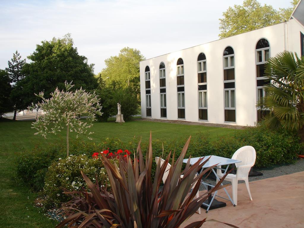 Agape Hotel Niort- ベシーヌ エクステリア 写真