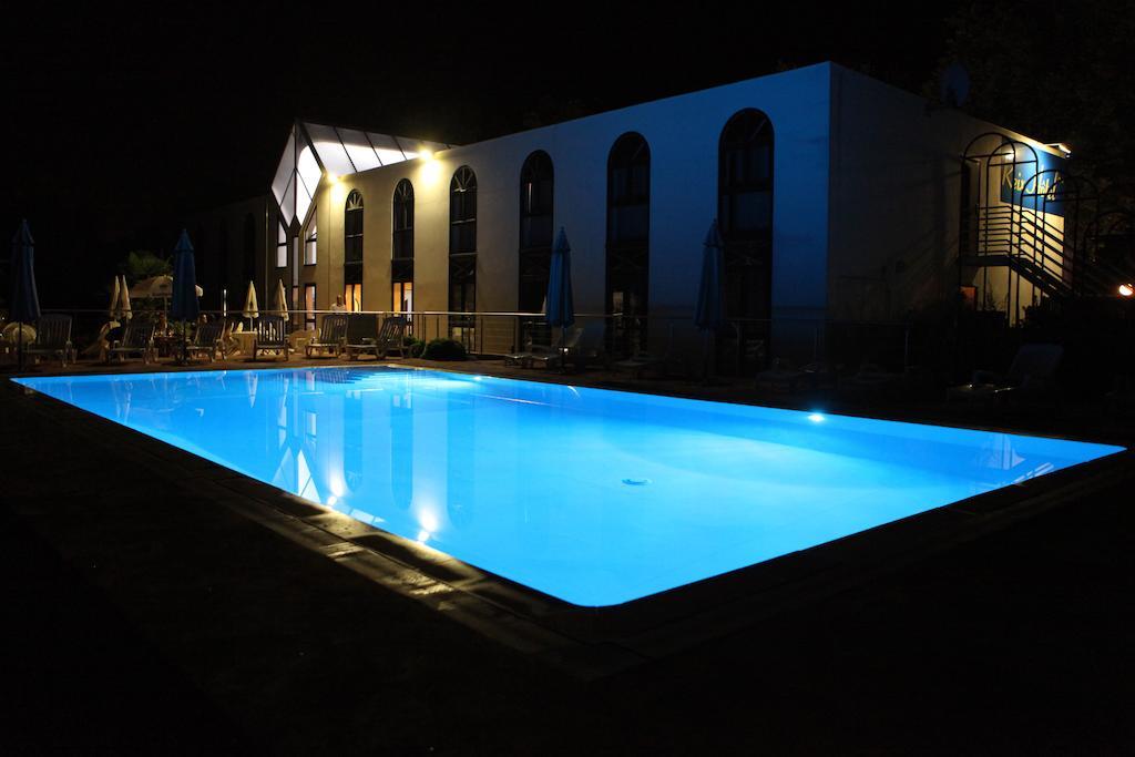 Agape Hotel Niort- ベシーヌ エクステリア 写真